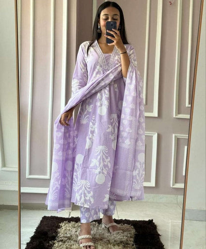 Premium Elegant Lavender Cotton Kurta Set For Women